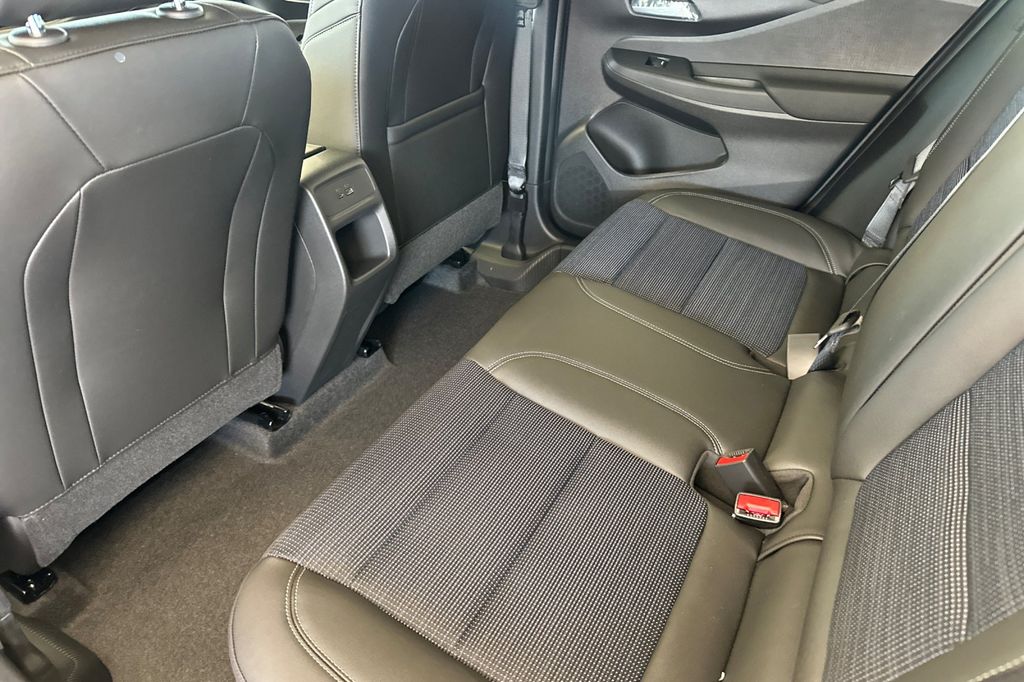 new 2025 Buick Envista car, priced at $26,280