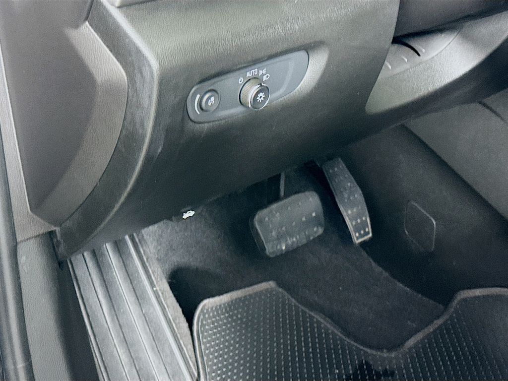 Thumbnail: 2018 Chevrolet Traverse - 10