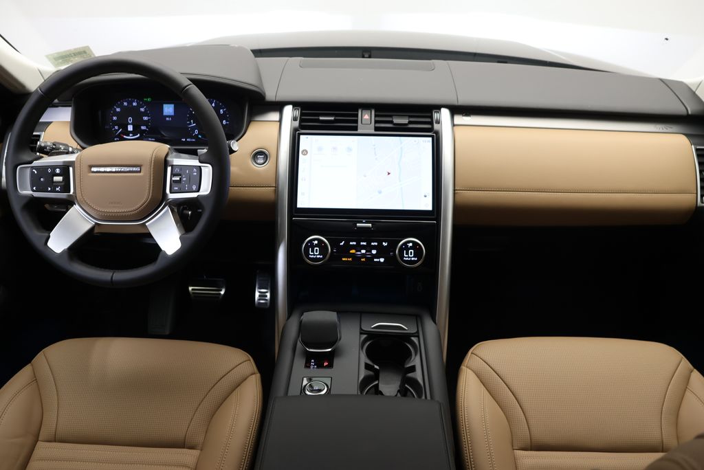 Thumbnail: 2026 Land Rover Discovery - 16