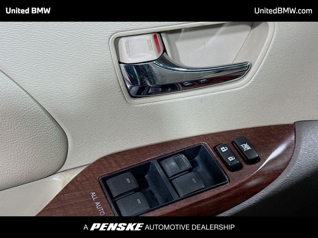 Thumbnail: 2011 Toyota Sienna - 3