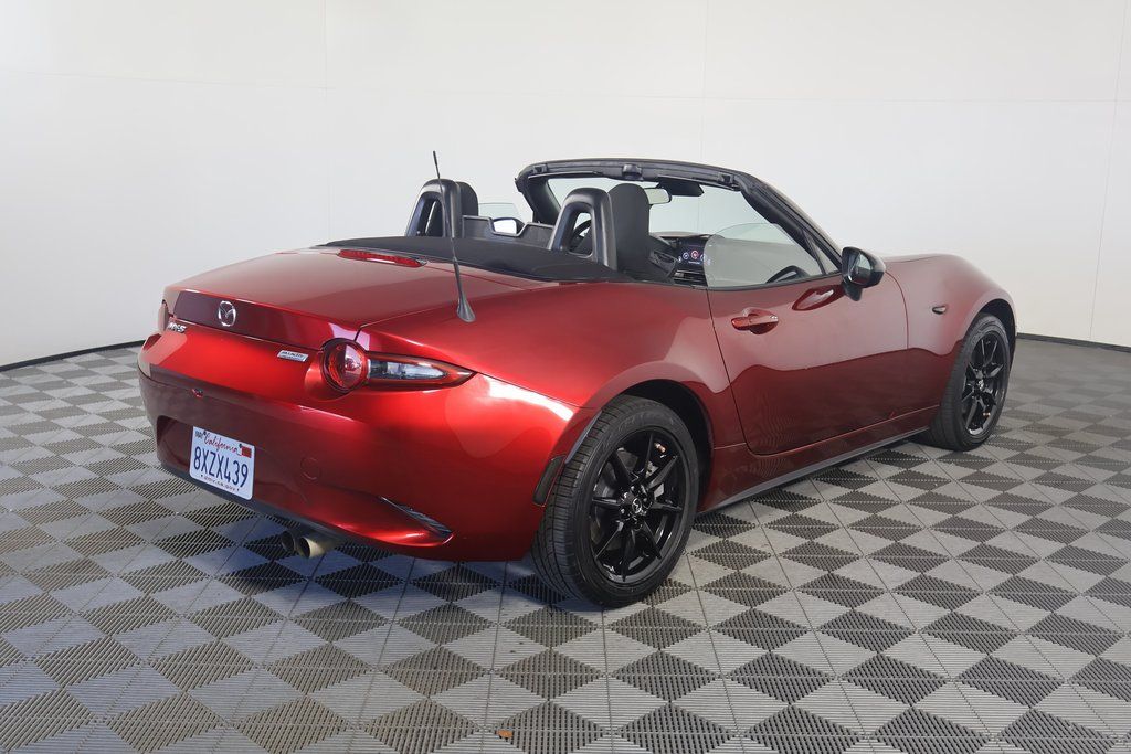 Thumbnail: 2019 Mazda MX-5 Miata - 8