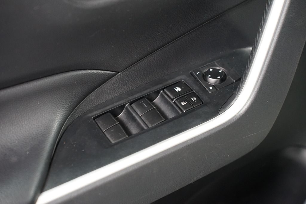 Thumbnail: 2020 Toyota RAV4 - 28