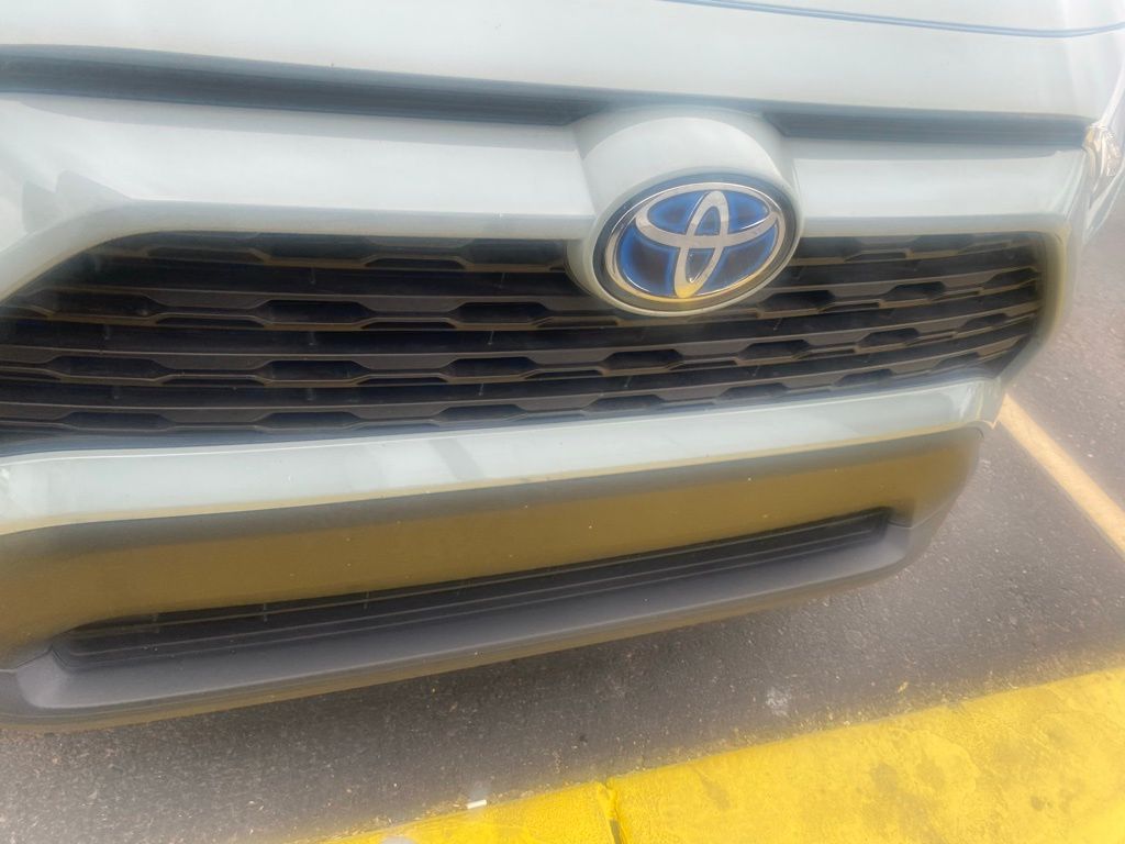 2020 Toyota RAV4 XLE 25