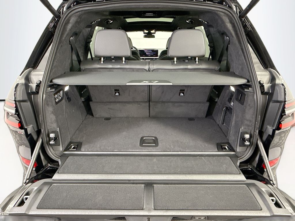 Thumbnail: 2026 BMW X7 - 28