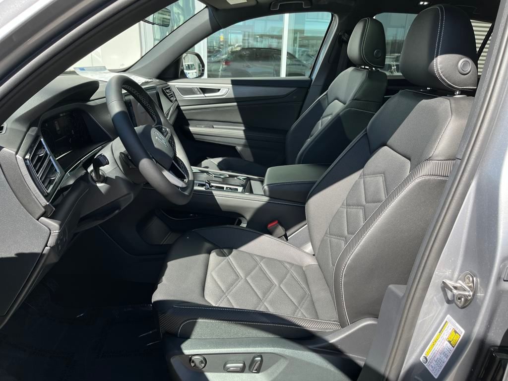 2025 Volkswagen Atlas Cross Sport 2.0T SE w/Technology photo