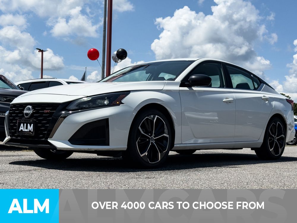 Used 2024 White Nissan 2.5 SR image 2