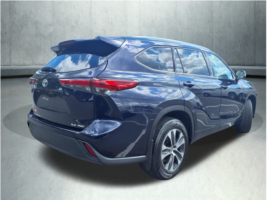 2020 Toyota Highlander XLE photo 3