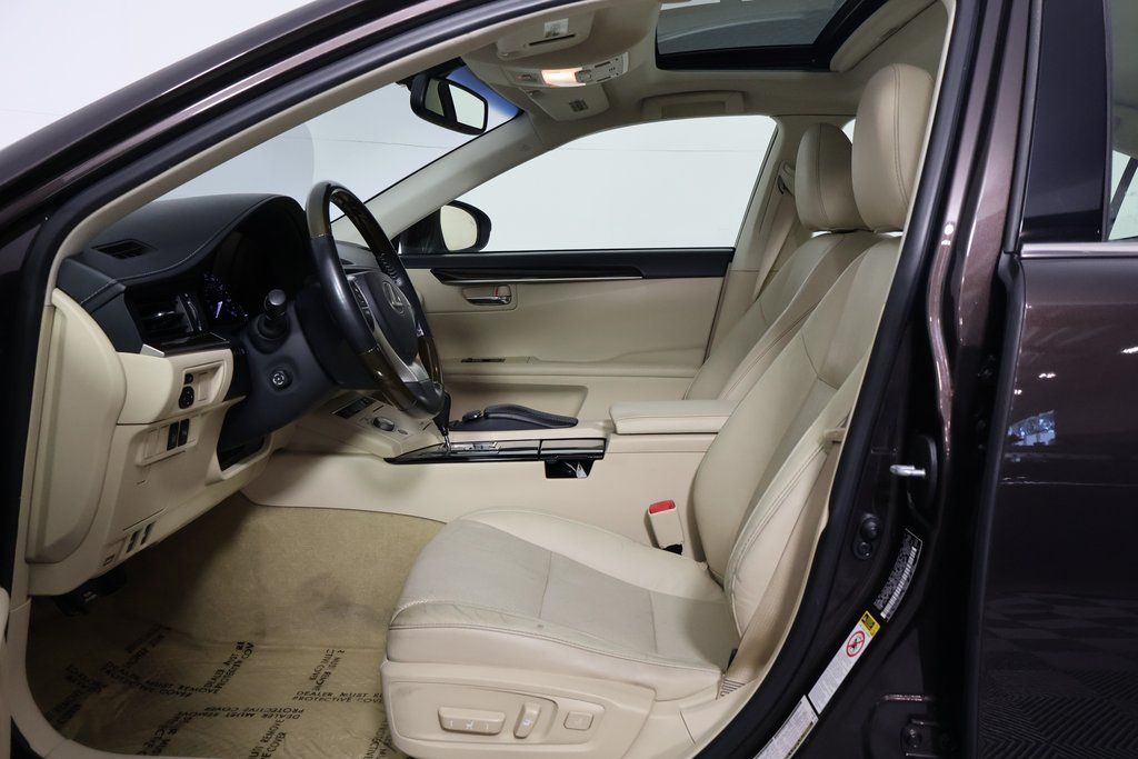 Thumbnail: 2015 Lexus ES - 10