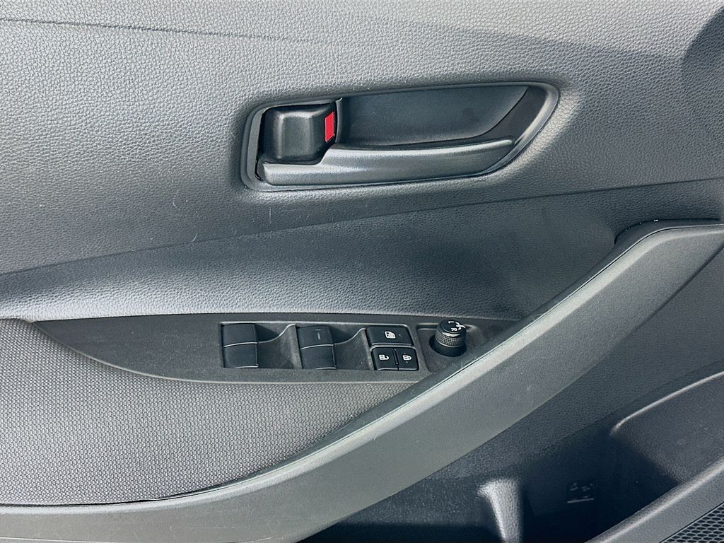 2022 Toyota Corolla LE 17