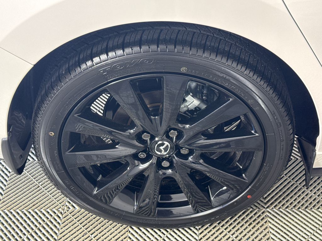 New 2026 Snowflake White Pearl Mazda 2.5 S Carbon Edition AWD image 17