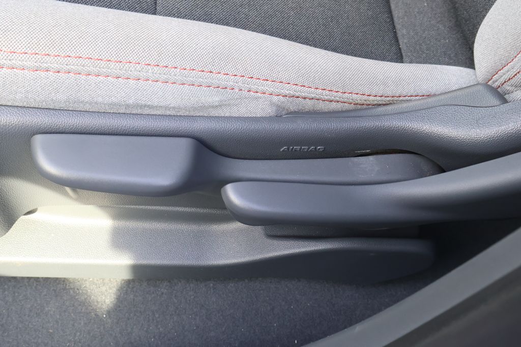 Thumbnail: 2018 Chevrolet Bolt EV - 11