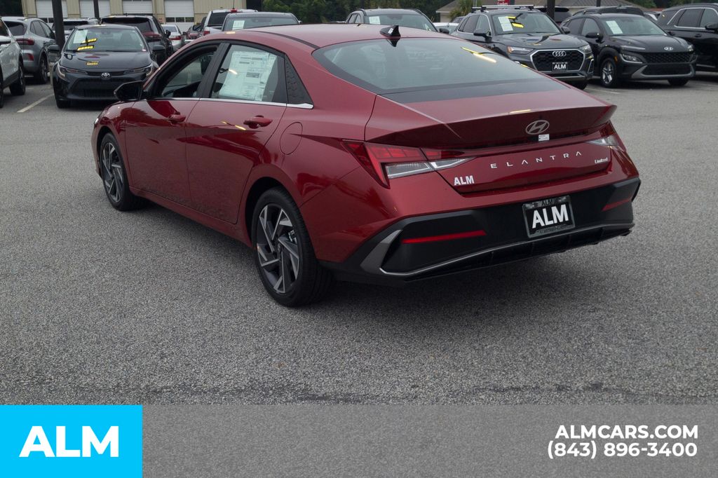 2025 Hyundai Elantra Limited photo 8