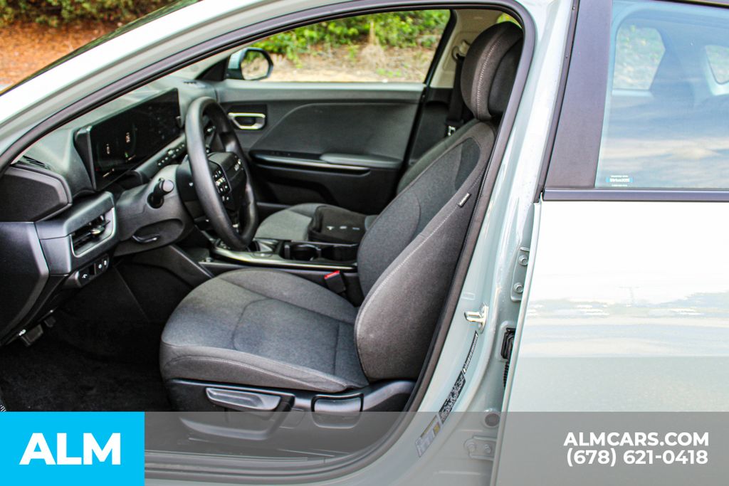 Used 2025 Blue Kia LXS image 17