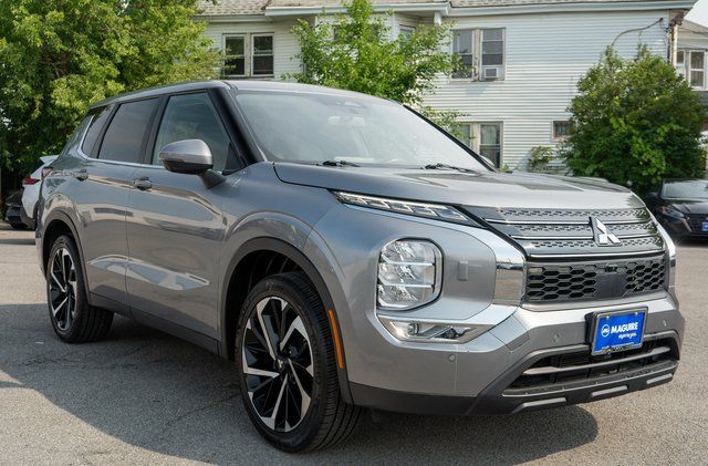 2023 Mitsubishi Outlander SE Gray at Subaru and VW of Moon Township