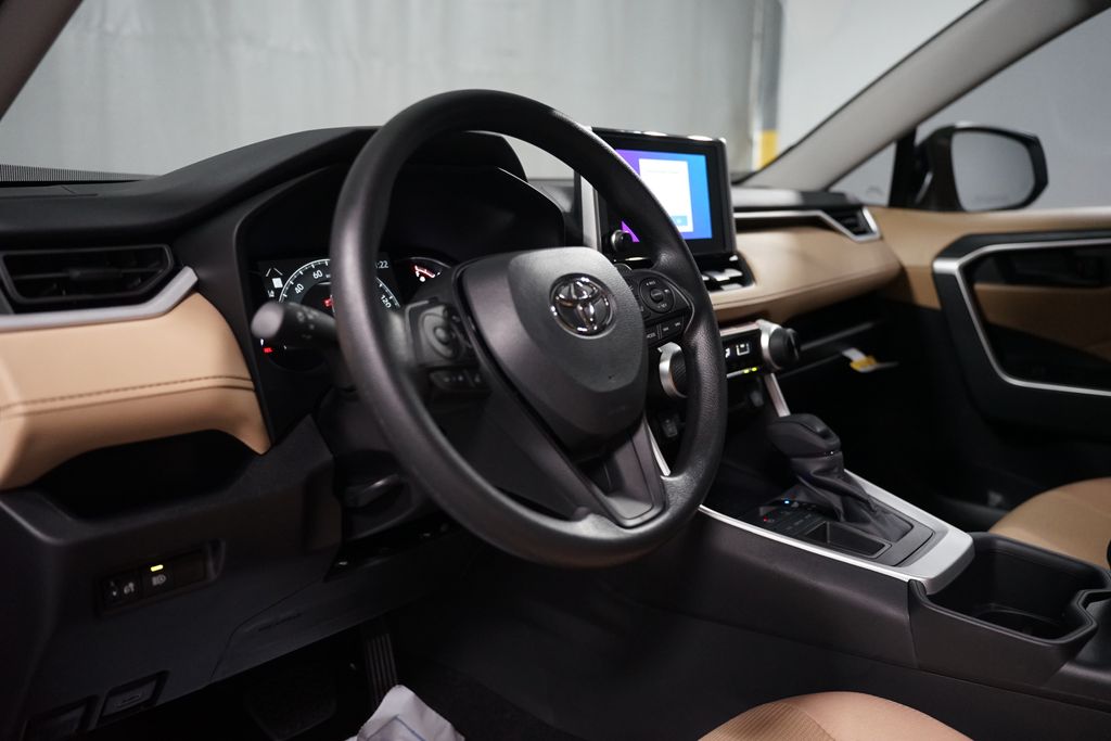 Thumbnail: 2025 Toyota RAV4 - 15