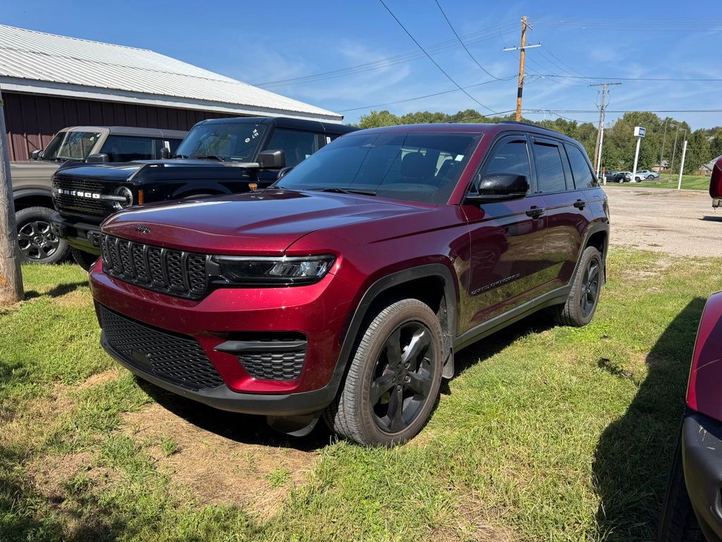 Velvet Red Pearlcoat 2025 Jeep Grand Cherokee SUV / Crossover Four-Wheel Drive 8-Speed Automatic