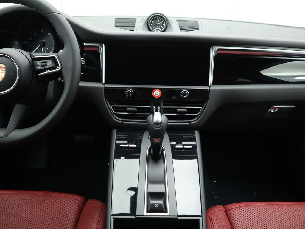 Thumbnail: 2024 Porsche Macan - 16