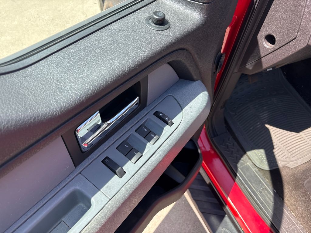 2012 Ford F-150 XLT photo 12