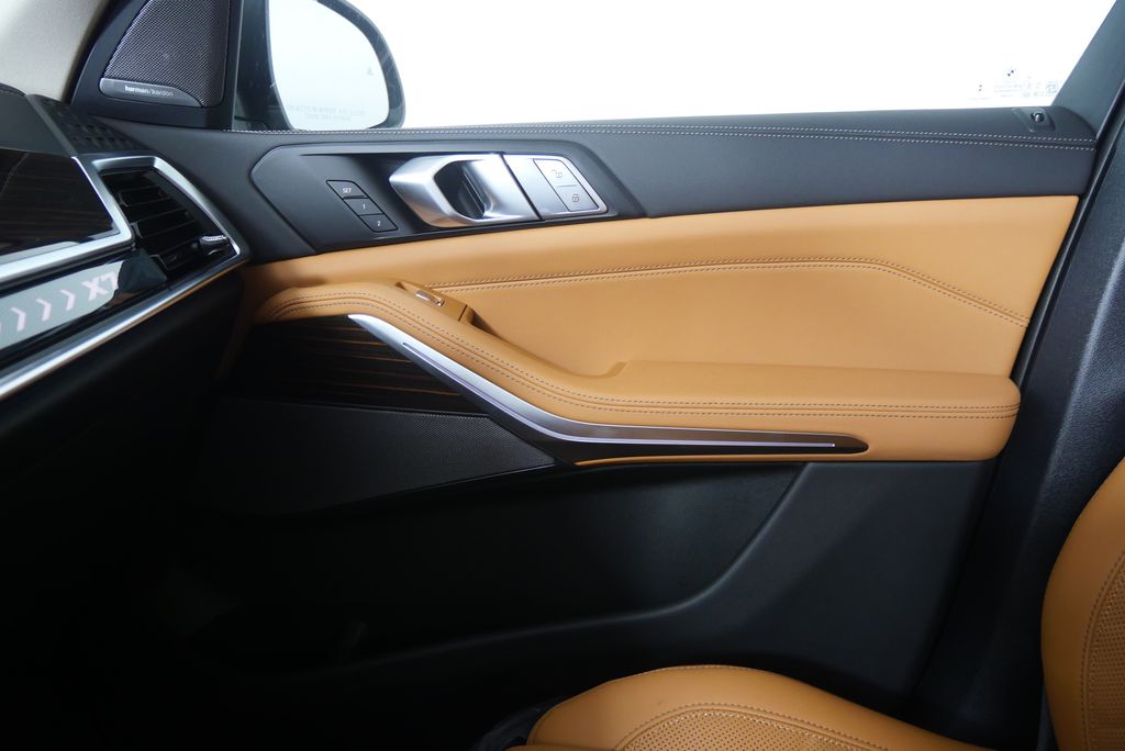 Thumbnail: 2026 BMW X7 - 25