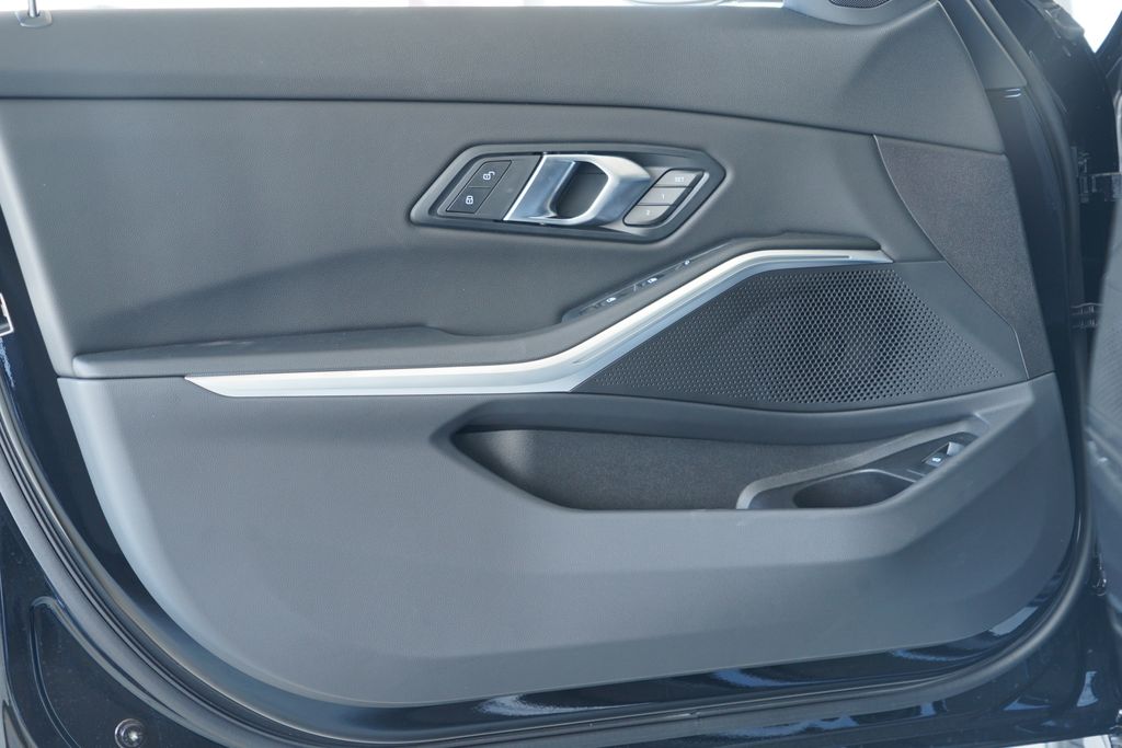 Thumbnail: 2026 BMW 3 Series - 9