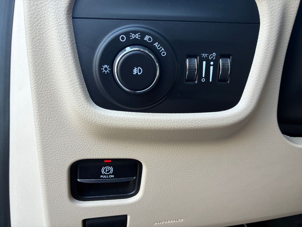 Used Car 2022 Jeep Grand Cherokee L  Limited For Sale Under $25,000 In Austin, Texas