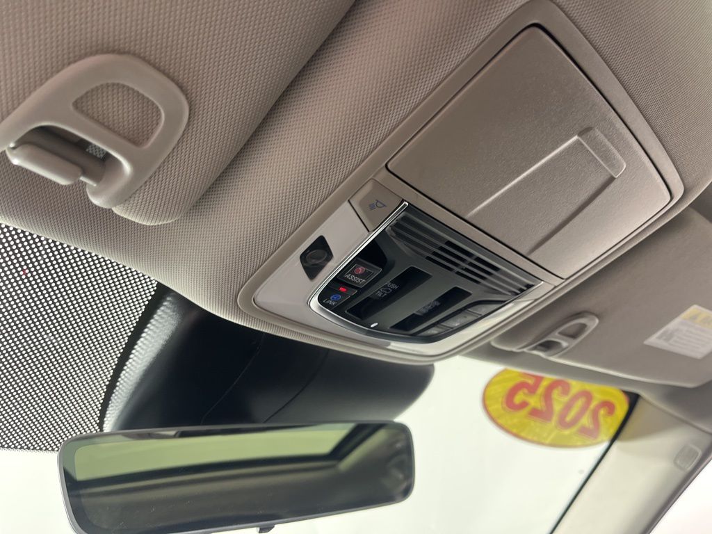 Thumbnail: 2025 Acura RDX - 29