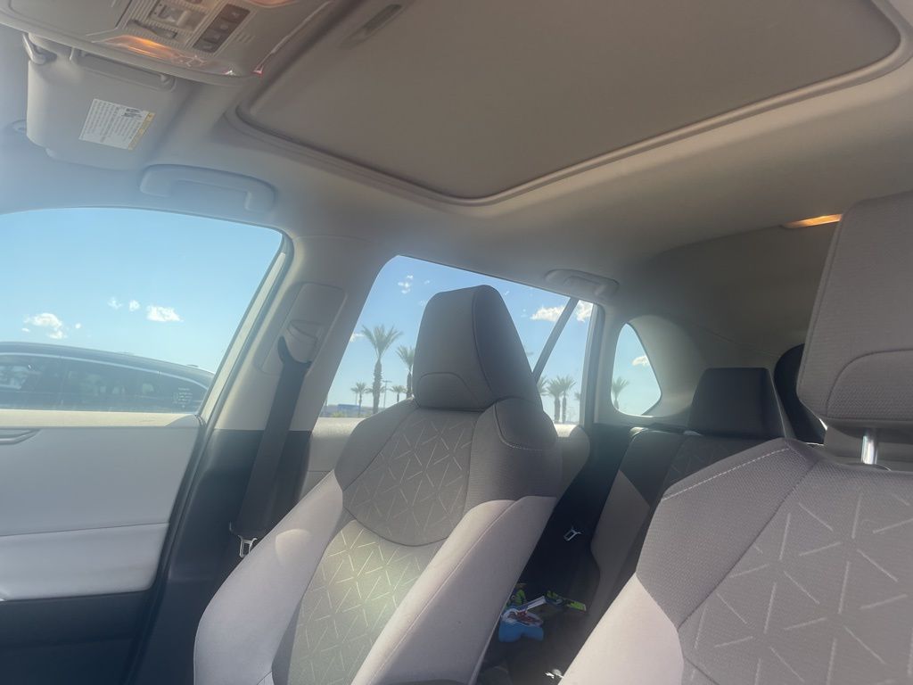 Thumbnail: 2019 Toyota RAV4 - 8