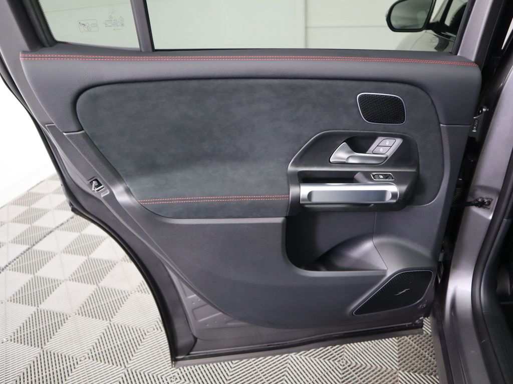 2025 Mercedes-Benz GLB 250 28
