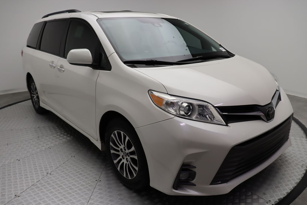 Thumbnail: 2020 Toyota Sienna - 6