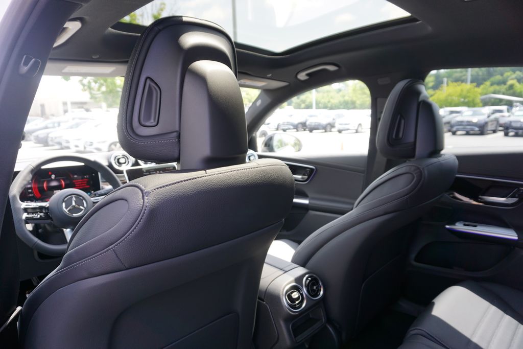 2025 Mercedes-Benz GLC 300 12