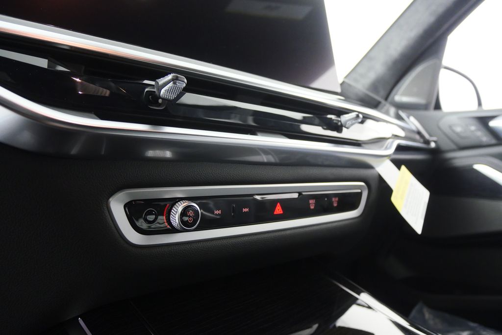 Thumbnail: 2026 BMW X7 - 23