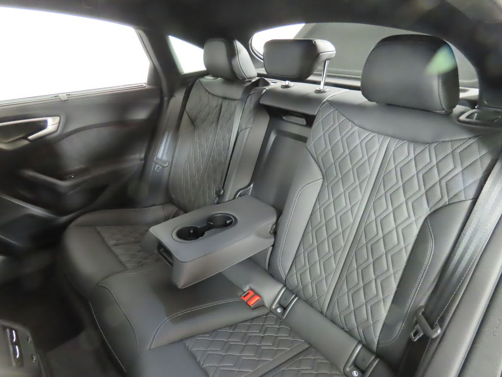 Thumbnail: 2025 Audi S5 - 32