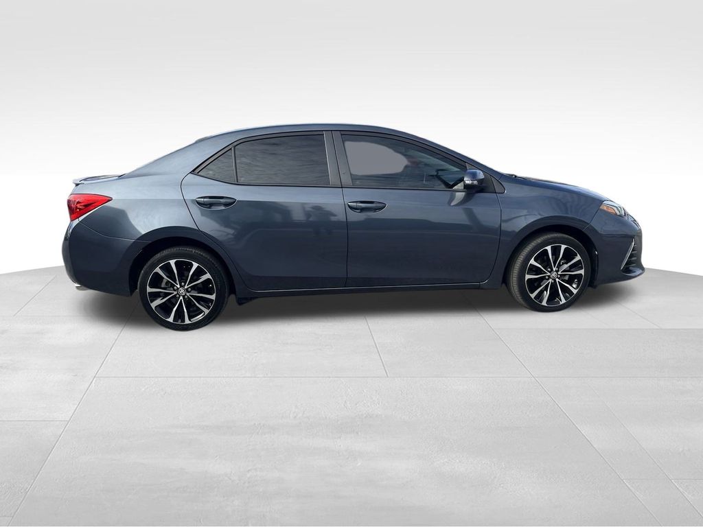 2019 Toyota Corolla XLE 3