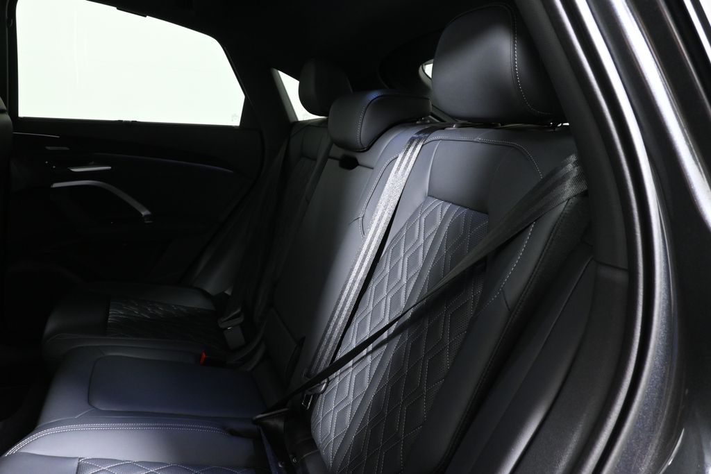 Thumbnail: 2026 Audi SQ5 - 4