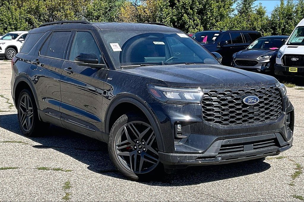  2025 Ford Explorer ST-Line AWD   
