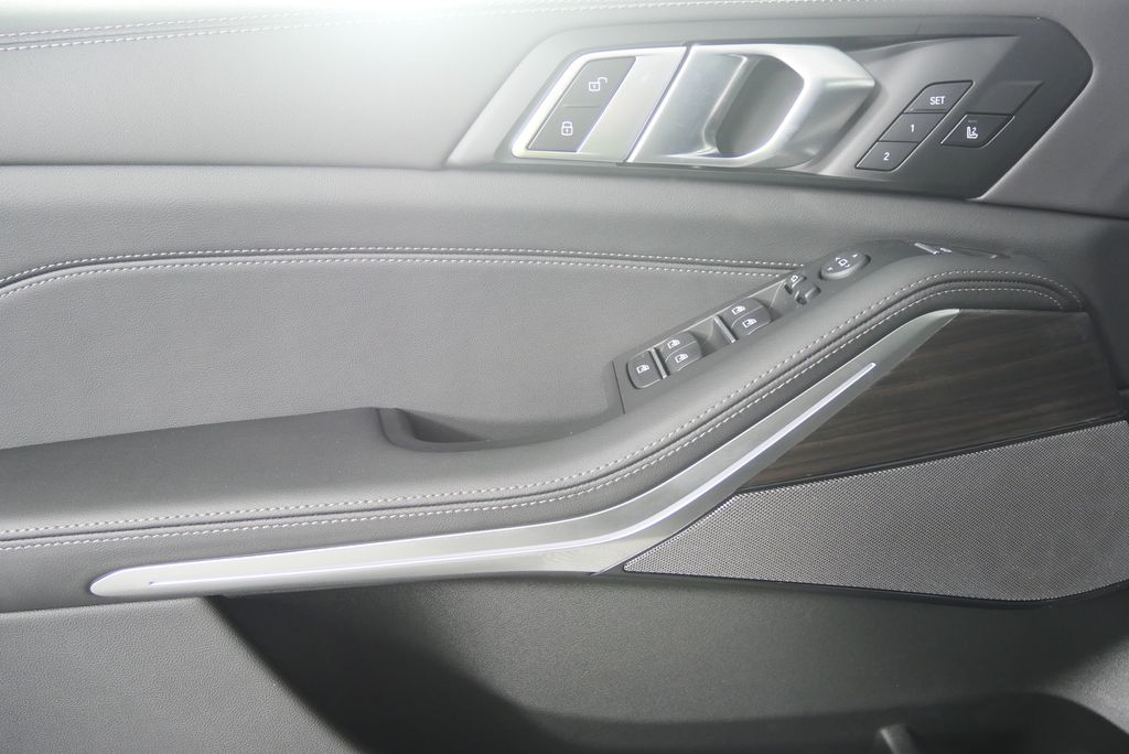 Thumbnail: 2026 BMW X5 - 8