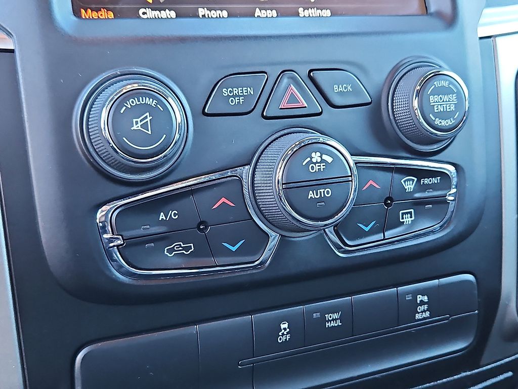 Thumbnail: 2019 RAM 1500 Classic - 16