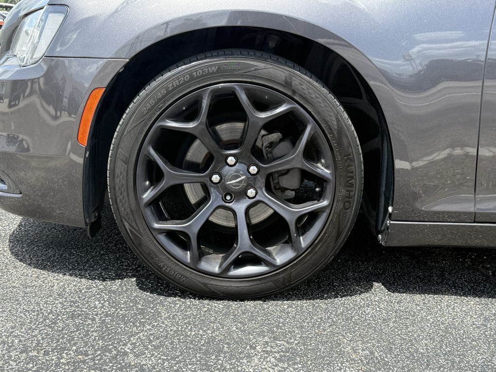 2019 Chrysler 300 Touring - 8