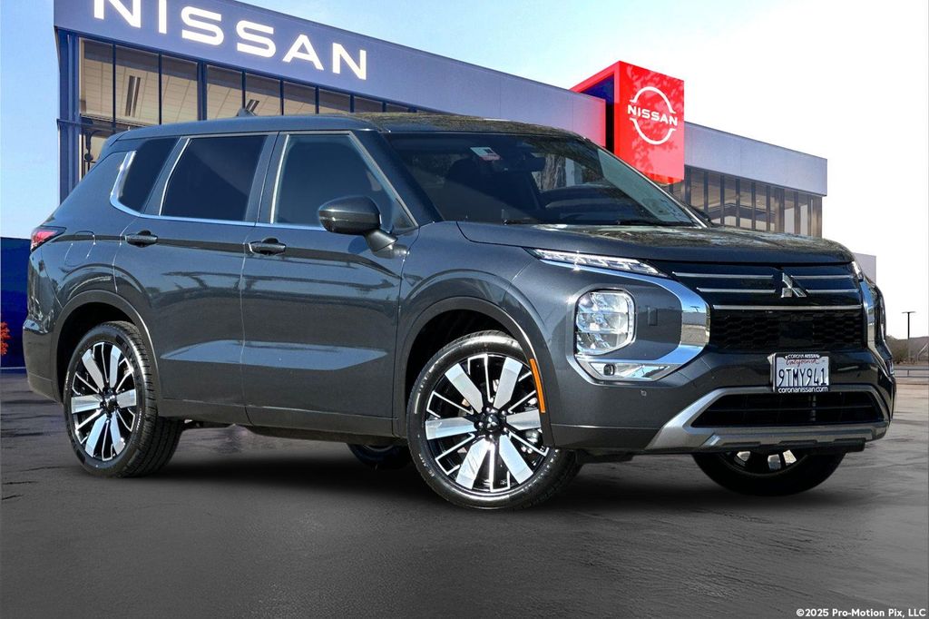 2025 Mitsubishi Outlander SE S-AWC's photo