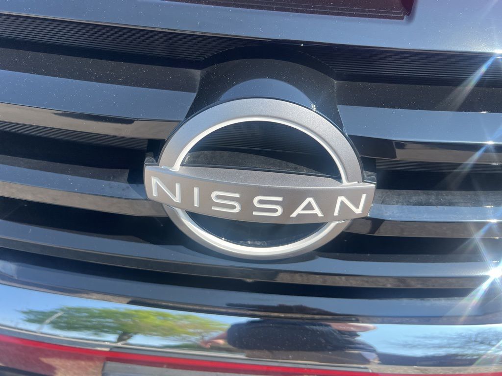 2023 Nissan Pathfinder SL photo