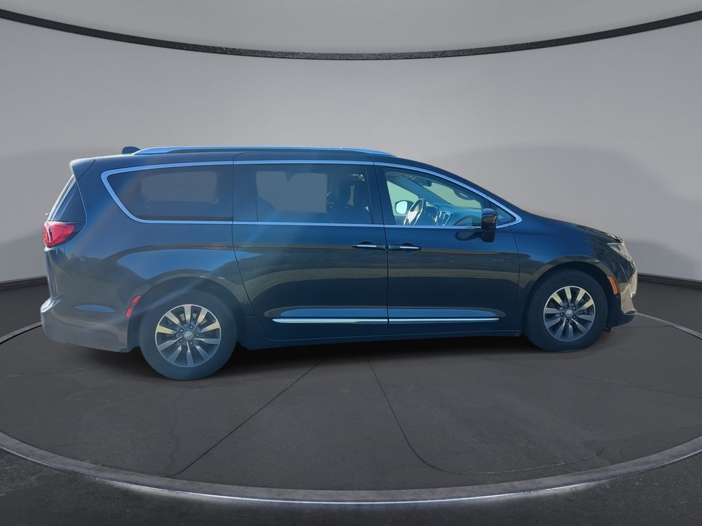 Thumbnail: 2019 Chrysler Pacifica - 9