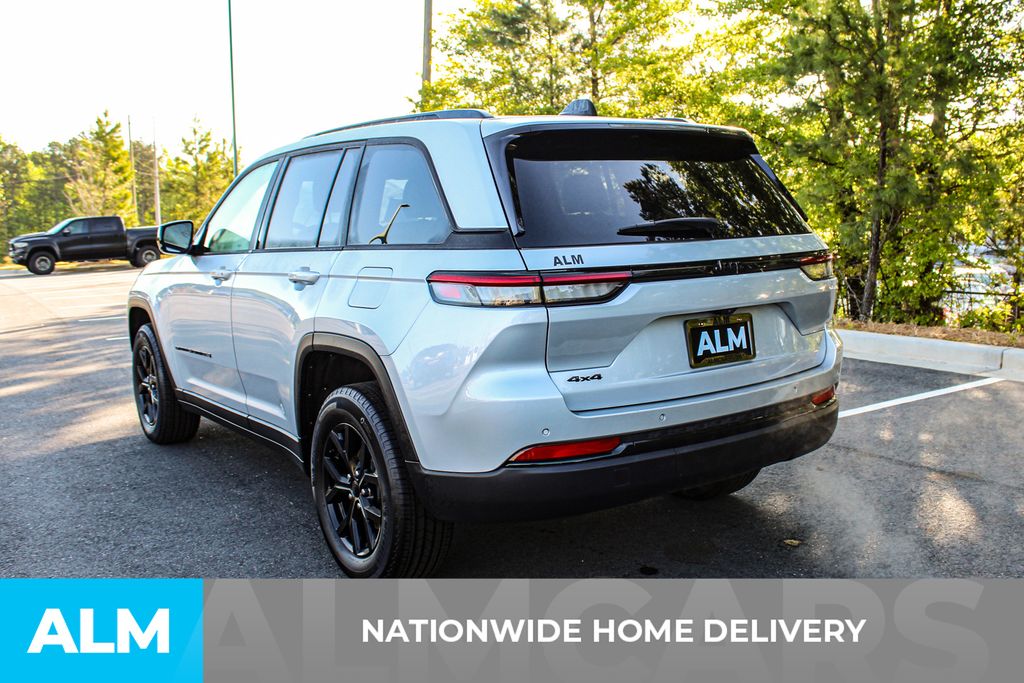 Used 2025 Silver Jeep Altitude image 5