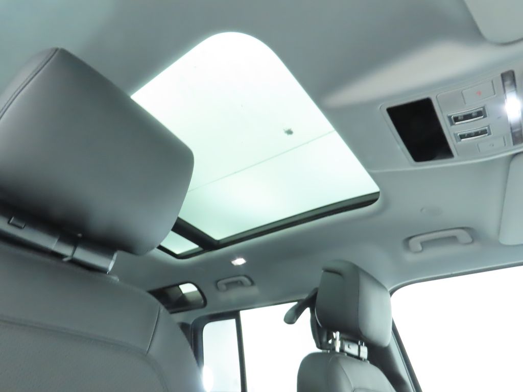 Thumbnail: 2025 Land Rover Defender - 20