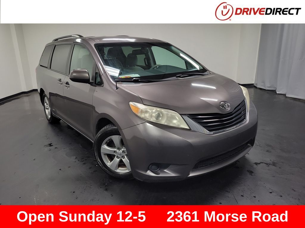2014 Toyota Sienna LE 7-Passenger Auto Access Seat