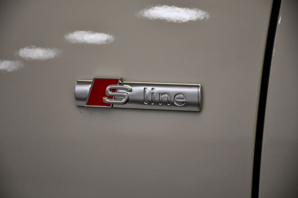 Thumbnail: 2025 Audi Q3 - 11