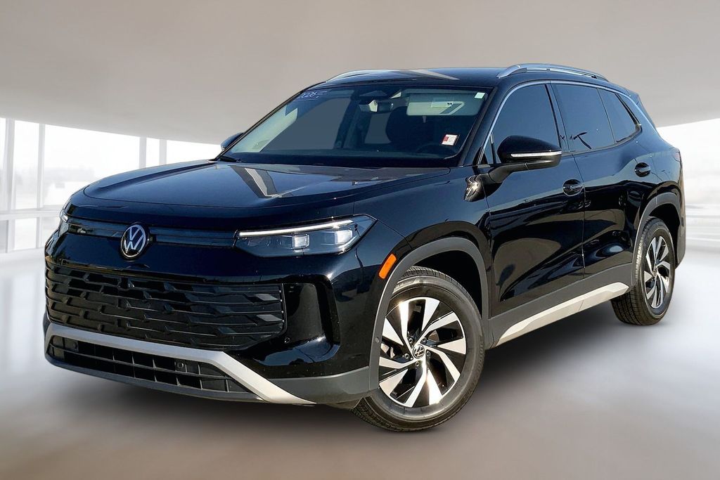 Deep Black Pearl 2026 Volkswagen Tiguan SUV / Crossover Front-Wheel Drive 8-Speed Automatic