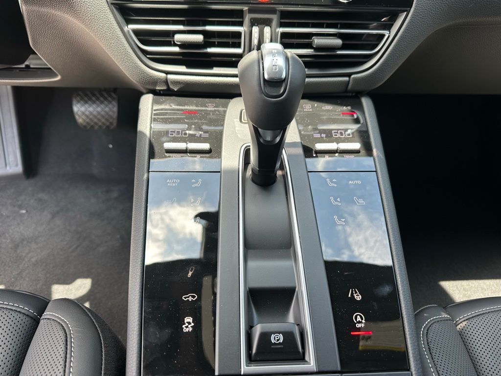 Thumbnail: 2025 Porsche Macan - 23