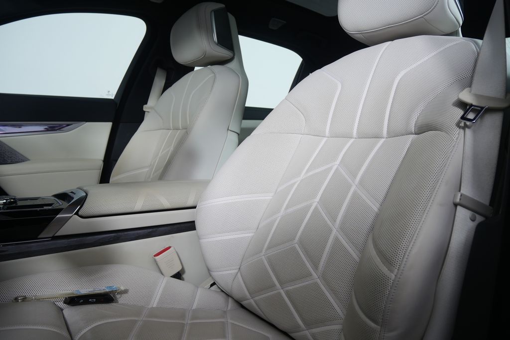 Thumbnail: 2023 BMW 7 Series - 11