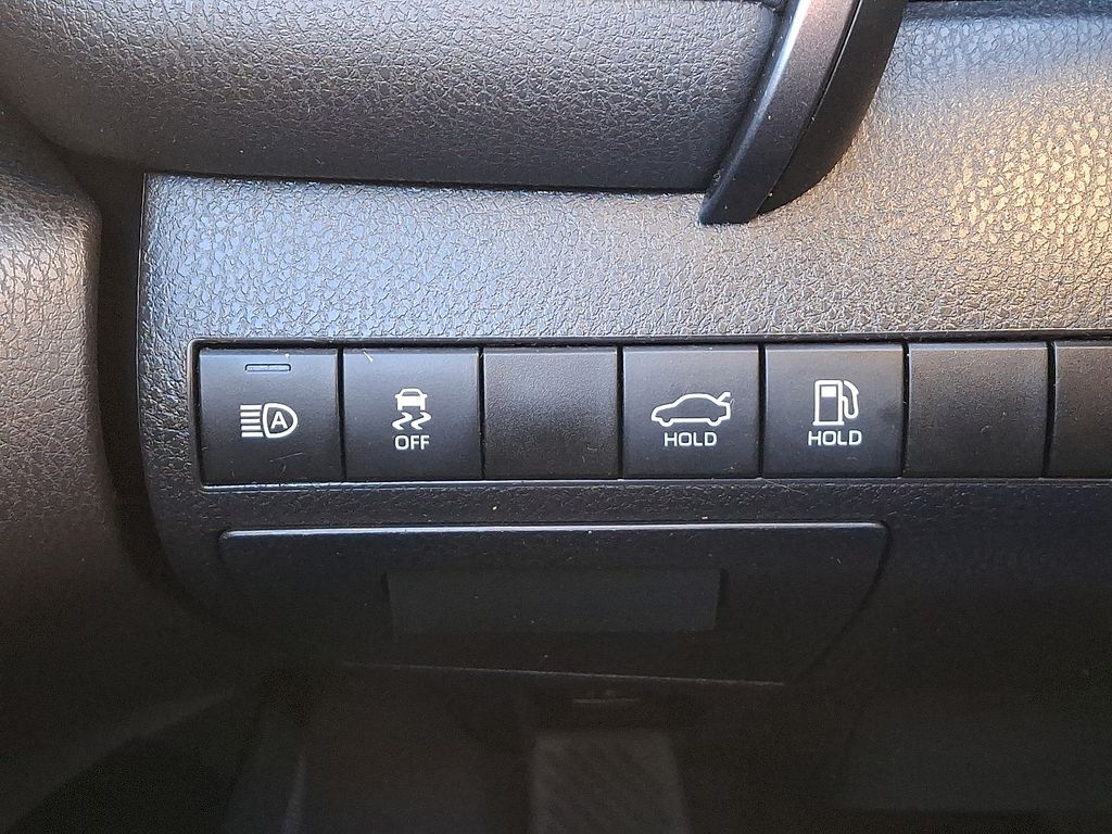 Thumbnail: 2019 Toyota Camry - 24