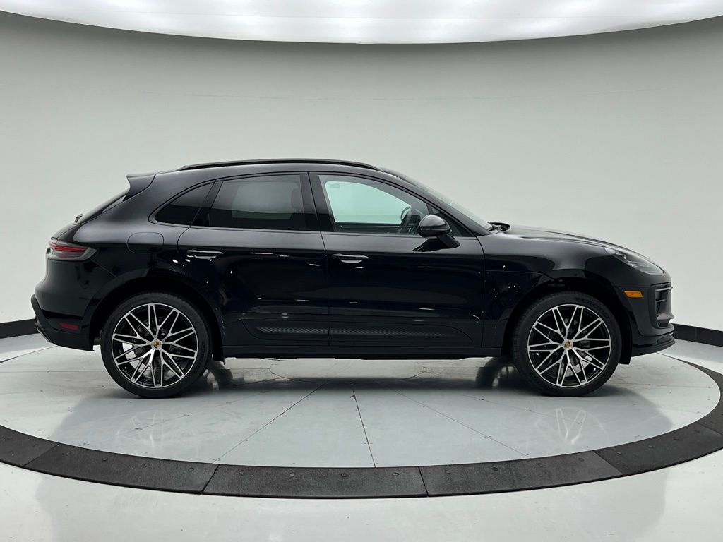 Thumbnail: 2026 Porsche Macan - 8